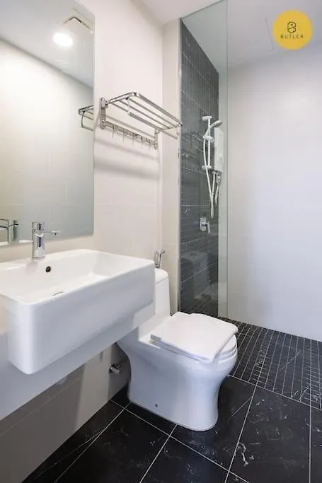 Seaview 2Br Infinity Pool & Easyaccess To Town 201 Apartment George Town